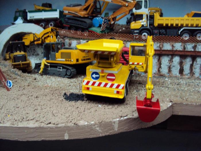 atrezzatura per scavare canali laterali alle strade