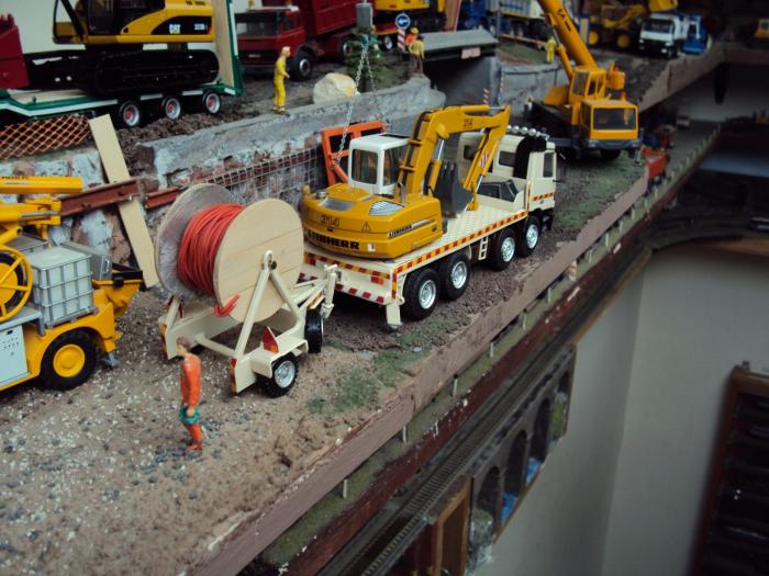 mb actros modificoto per scavi stradali con escavatore liheberr 314