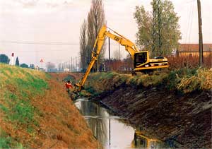 Cat 320SVA con prolunga spurgo canale