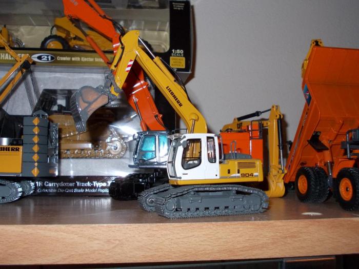 Liebherr R904C