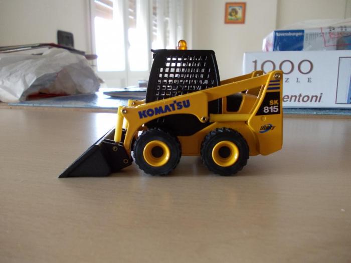 Komatsu SK815
