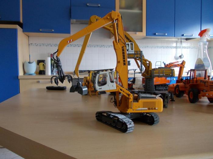 Liebherr R944C High Rise