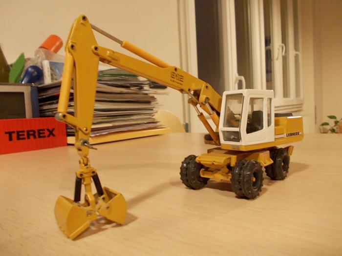 Liebherr A912 litronic