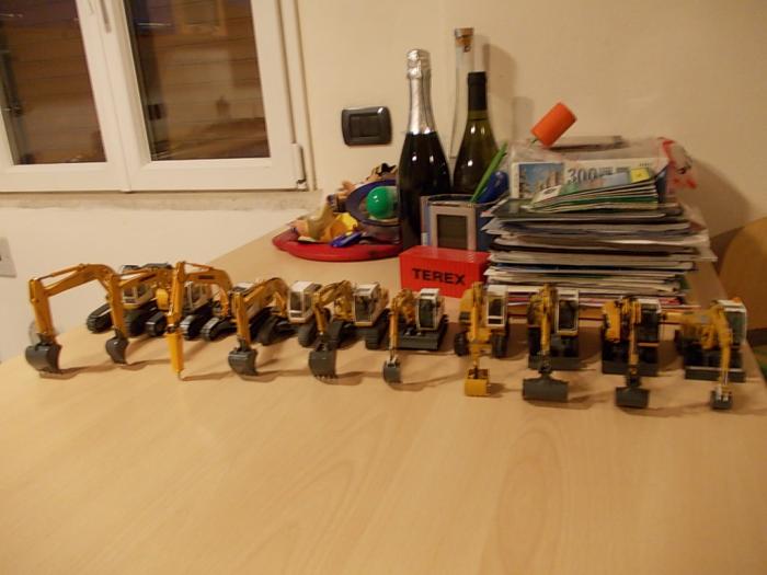 Liebherr escavatori in schiera