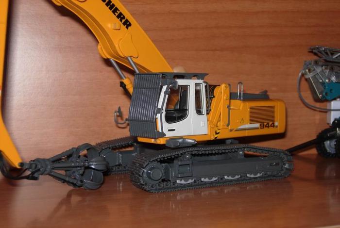 Liebherr 944