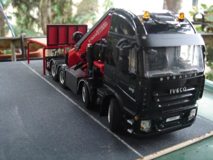 Iveco stralis con Fassi F1300 e pianale autocostruito