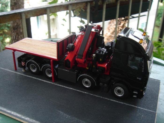 Iveco stralis con Fassi F1300 e pianale autocostruito