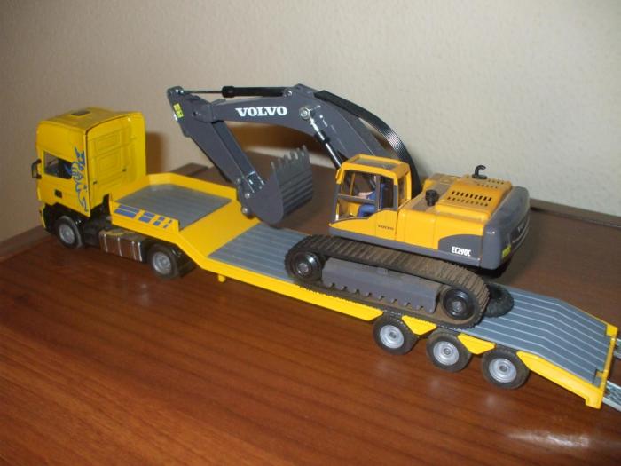 Pianale con carico Volvo EC290