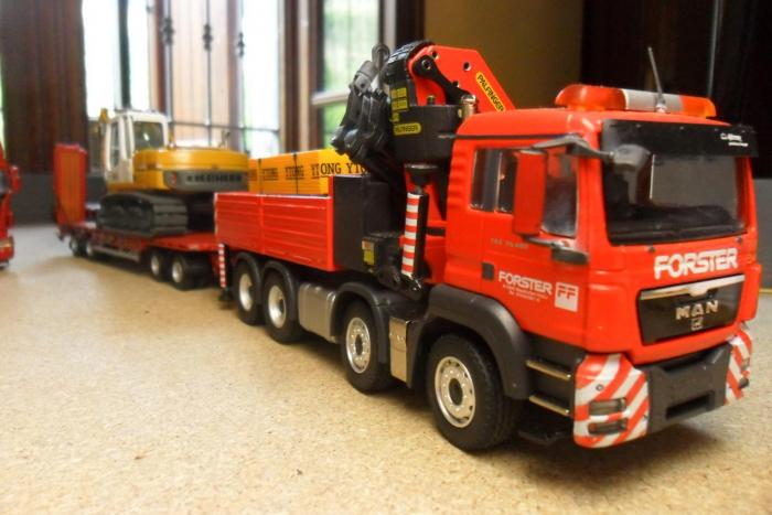 man 4 assi con carrellone.jpg