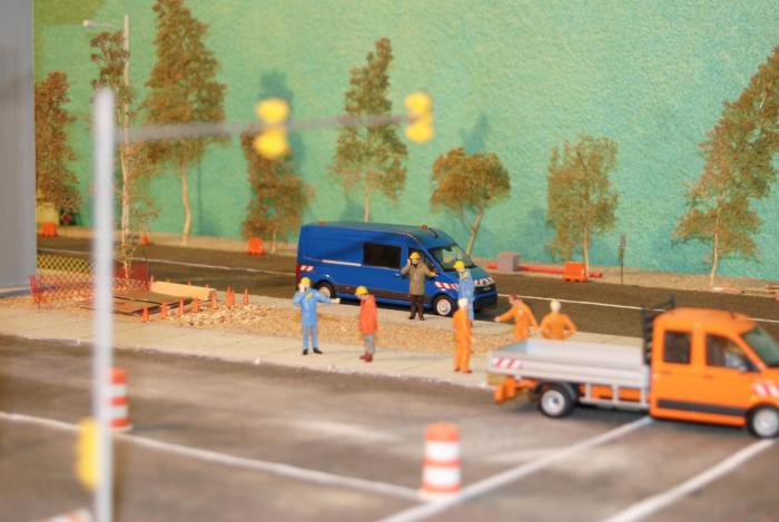 gli alberi sono stati spostati per far spazio al nuovo marciapiede sul lato opposto 