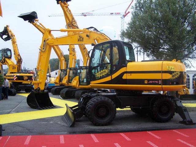 JCB JS 175