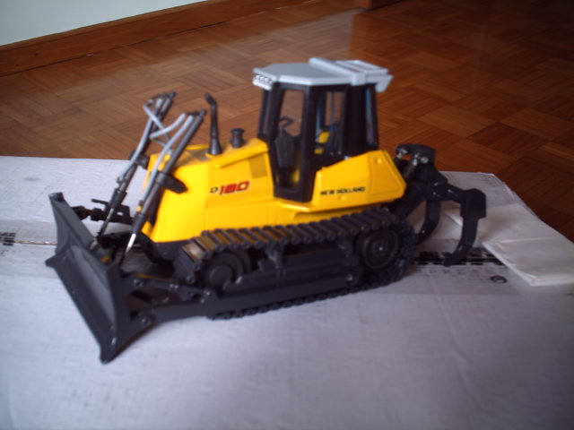NEWHOLLAND-D180